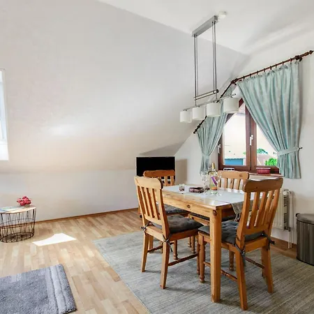 Stolle Apartment *